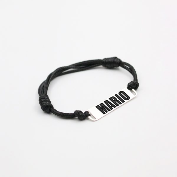 Pulsera rectangular grabada en plata 950 e hilo encerado para caballero